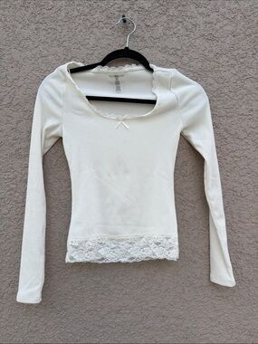 eye candy Cream Lace-Trim Long Sleeve Top